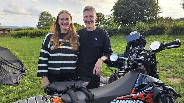 Das Zelt vor dem Maislabyrinth