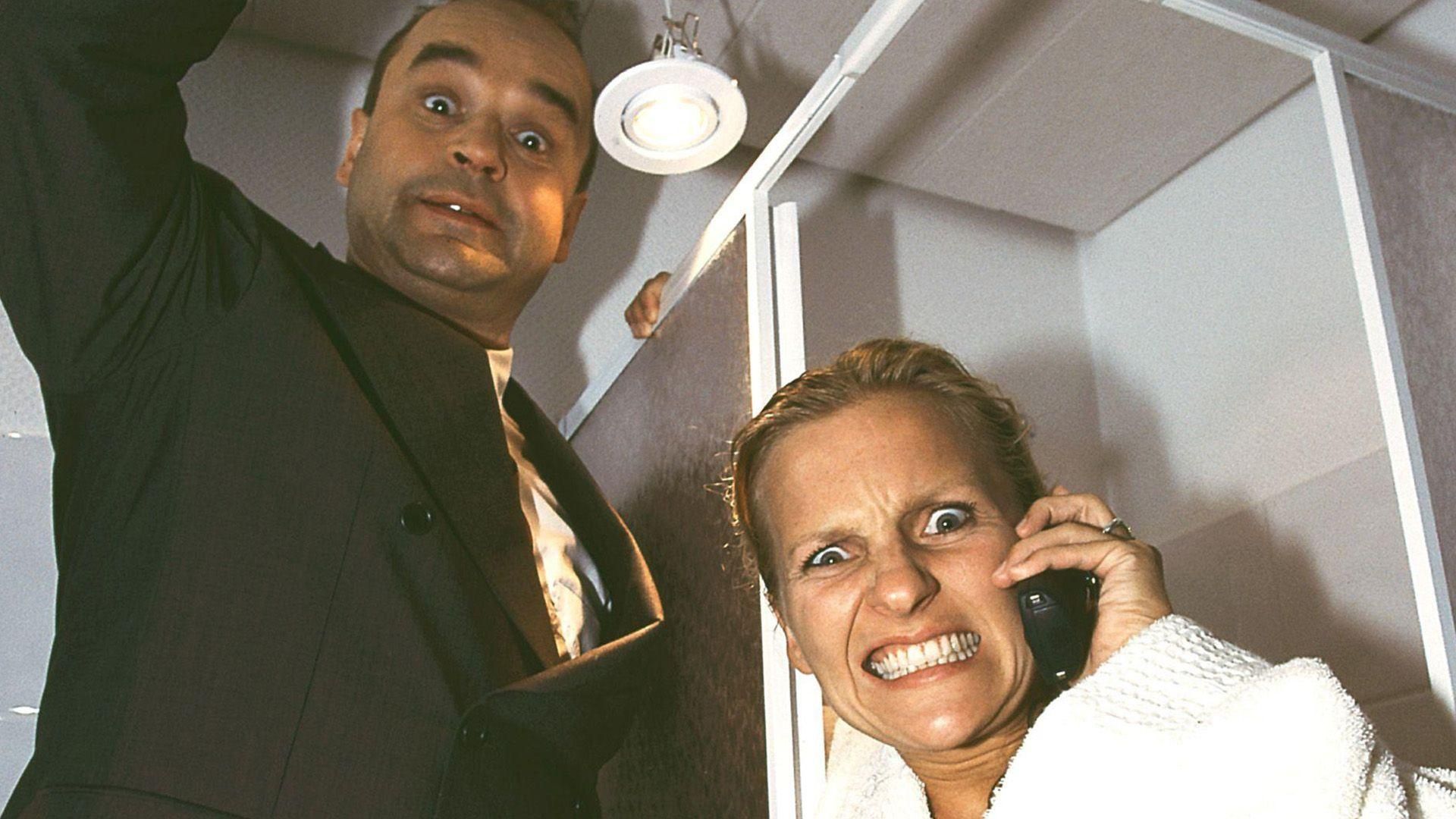 Folge 14 vom 14.01.2000 - Höllische Nachbarn - Staffel 2 | RTL 