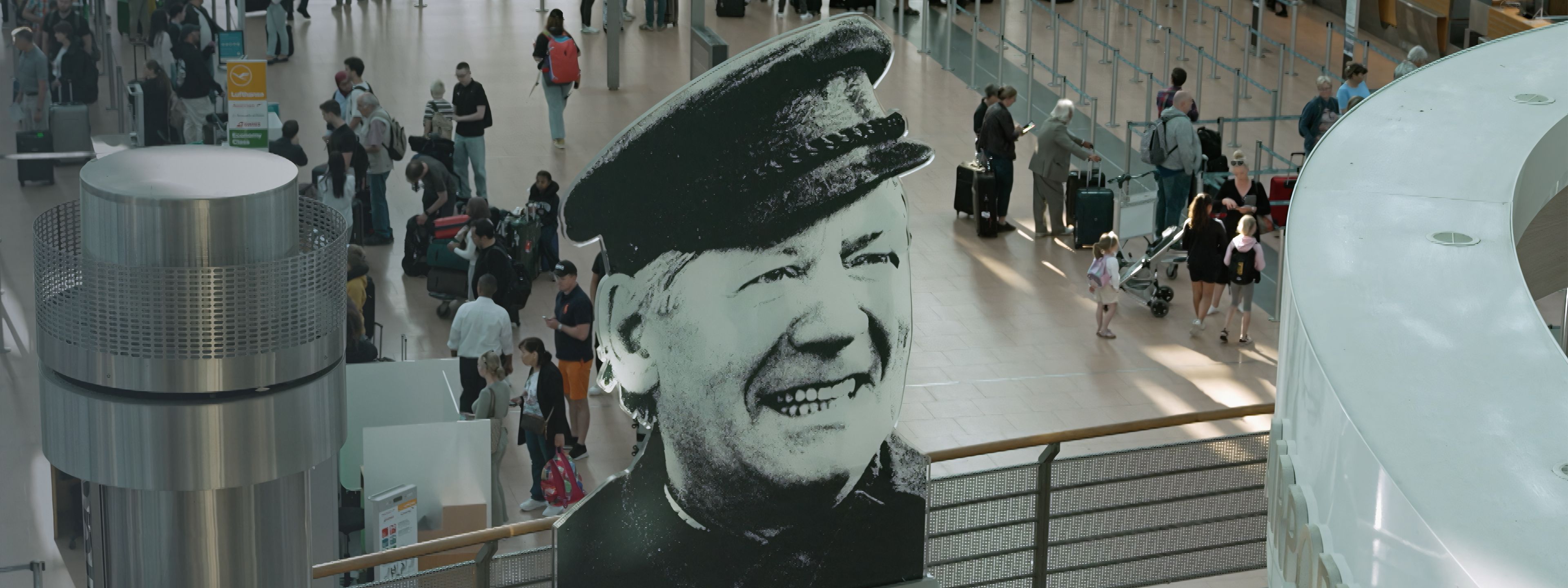 Der Hamburger Flughafen - Das Tor zur Welt - Filme online anschauen  RTL+