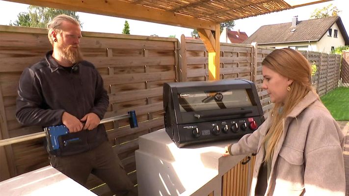 Outdoor-Küche und Gewächshaus im Bau